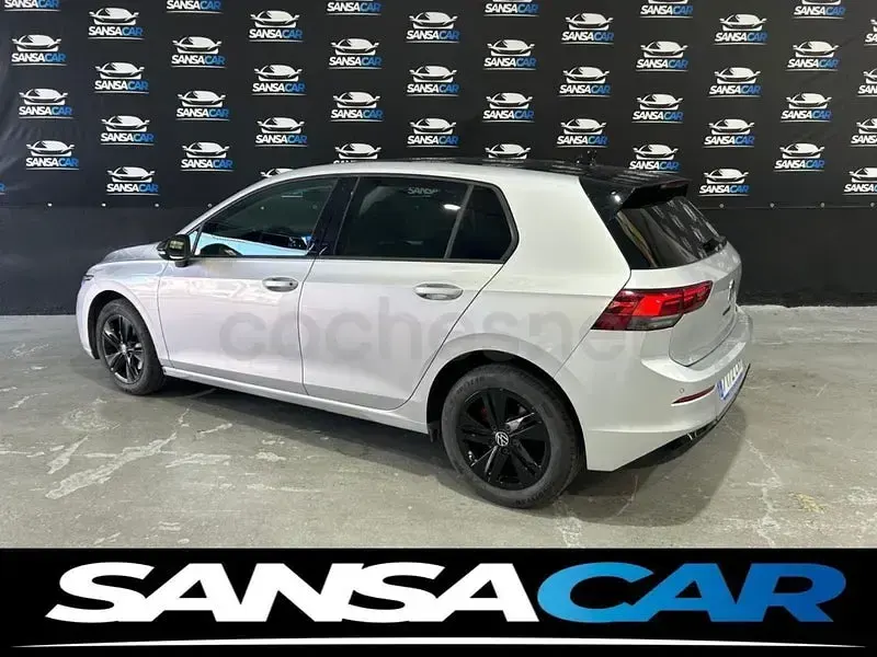 Usado VW Golf VIII Life 110 CV (80 kW) 2022 Gris / plata Berlina