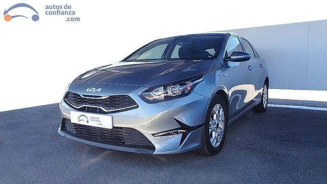 Gris Usado 2024 Kia Ceed Utilitario | 18.900 € (Precio justo) - Imagen 1/4