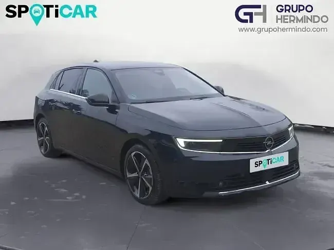 Usado Opel Astra Elegance 130 CV (95 kW) 2023 Negro Utilitario