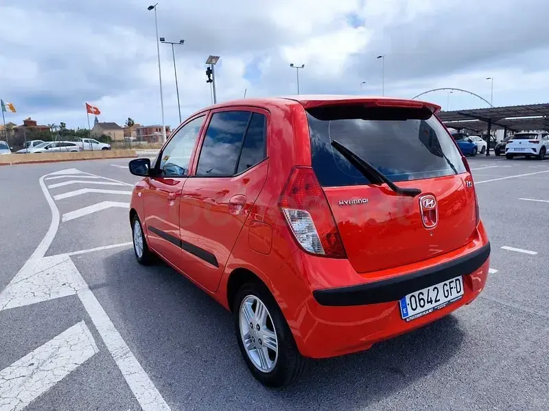 Usado Hyundai i10 Style 66 CV (48 kW) 2008 Rojo Utilitario