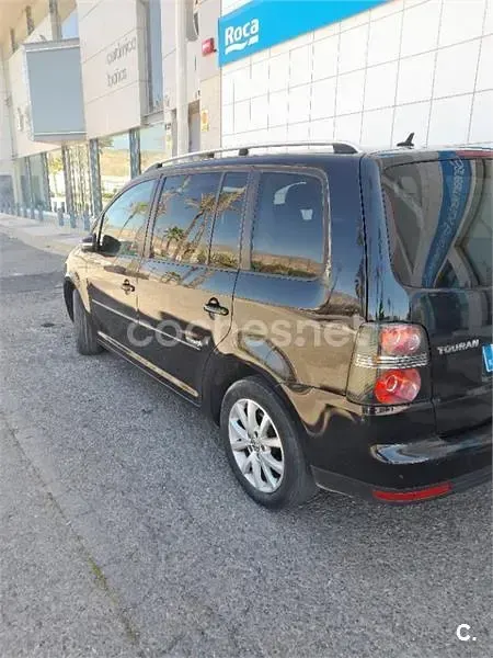 Usado VW Touran 105 CV (77 kW) 2010 Negro Monovolumen