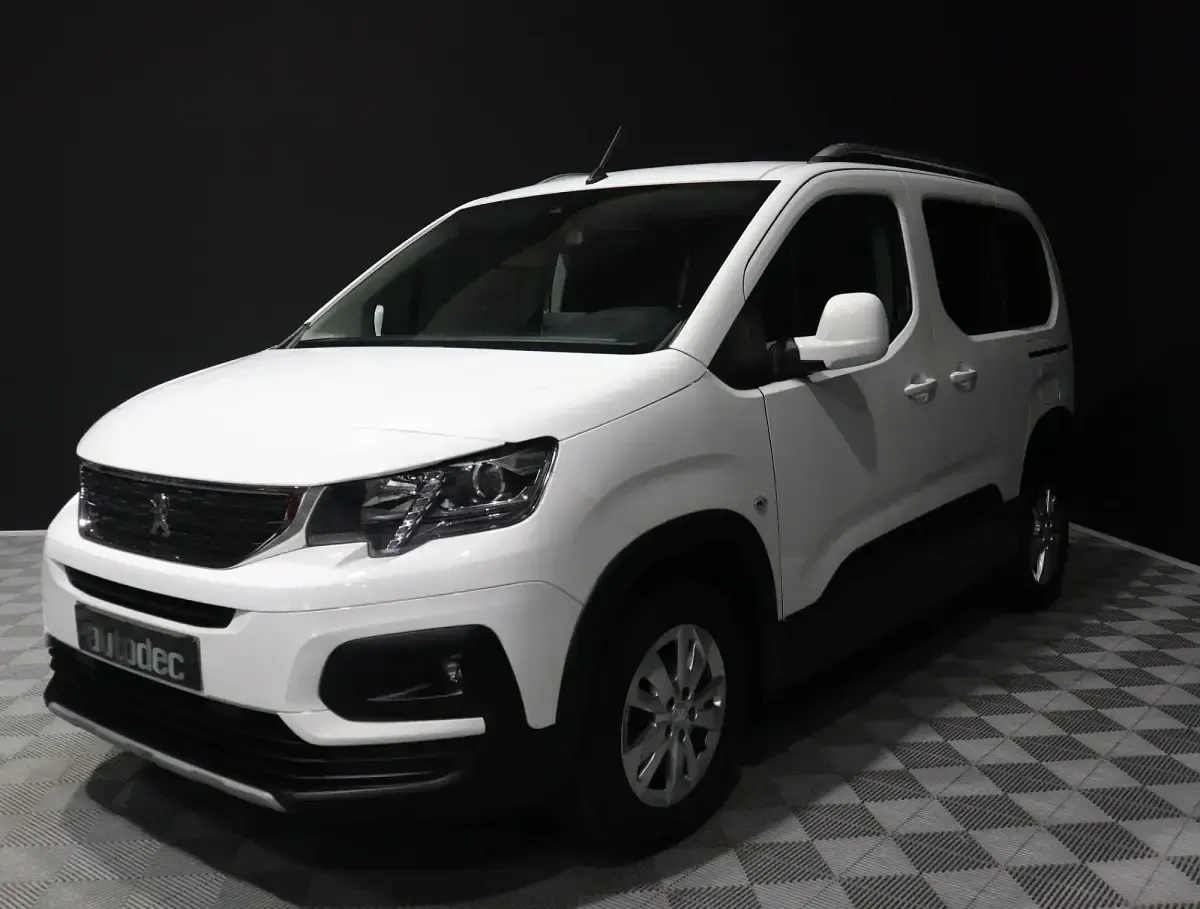 Usado Peugeot Rifter Active 100 CV (73 kW) 2021 Blanco Monovolumen