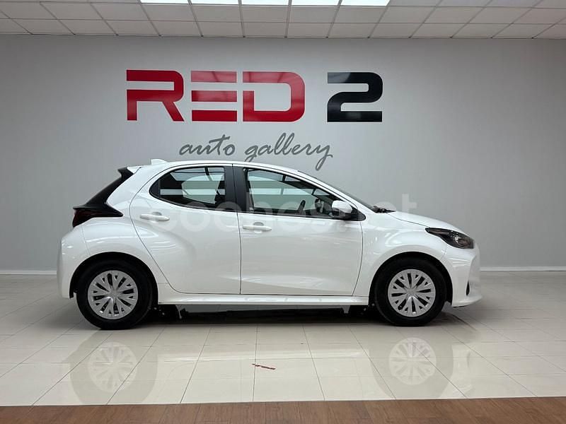 Usado Toyota Yaris Hybrid Active 116 CV (85 kW) 2023 Blanco Berlina