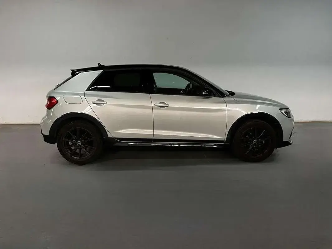Usado Audi A1 Black Edition 110 CV (80 kW) 2023 Gris SUV