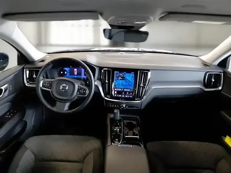 Usado Volvo V60 Core 351 CV (258 kW) 2022 Azul Familiar