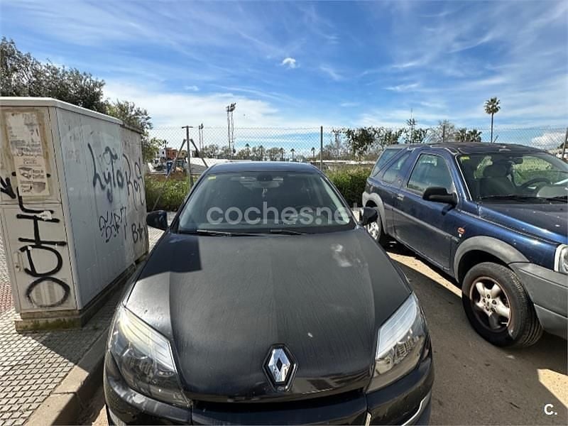 Usado Renault Laguna III Dynamique 110 CV (80 kW) 2014 Negro Berlina