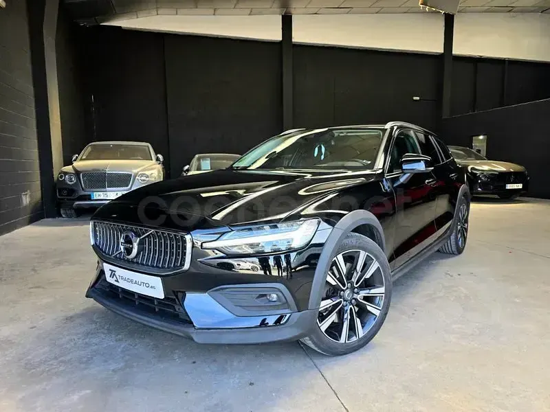 Usado Volvo V60 CC 190 CV (139 kW) 2020 Negro Familiar
