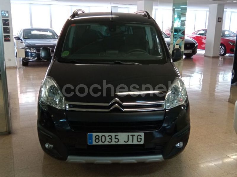 Usado Citroën Berlingo Feel 120 CV (88 kW) 2016 Negro Monovolumen