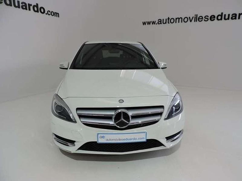 Usado Mercedes B180 109 CV (80 kW) 2014 Blanco Monovolumen