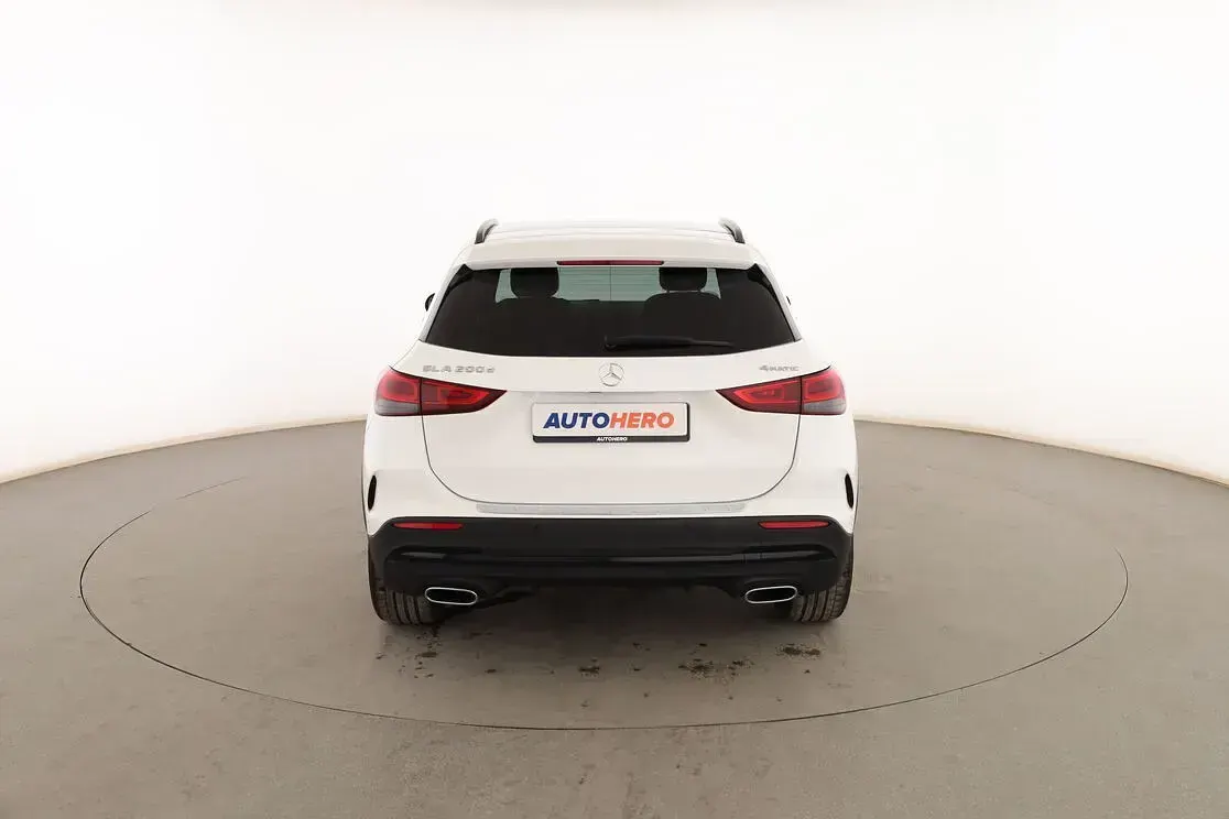 Usado Mercedes GLA200 AMG line 150 CV (110 kW) 2020 Blanco SUV