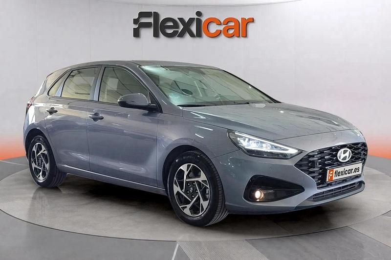 Azul Usado 2024 Hyundai i30 Berlina | 17.990 € (Precio justo) - Imagen 1/4