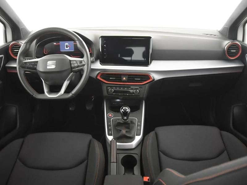 Usado Seat Arona FR 115 CV (84 kW) 2024 Blanco SUV