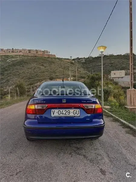 Usado Seat Toledo Stella 110 CV (80 kW) 1999 Azul Berlina