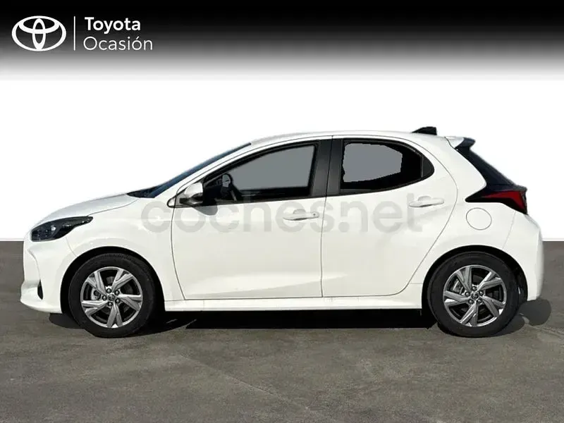 Usado Toyota Yaris Hybrid Active 116 CV (85 kW) 2025 Blanco Berlina