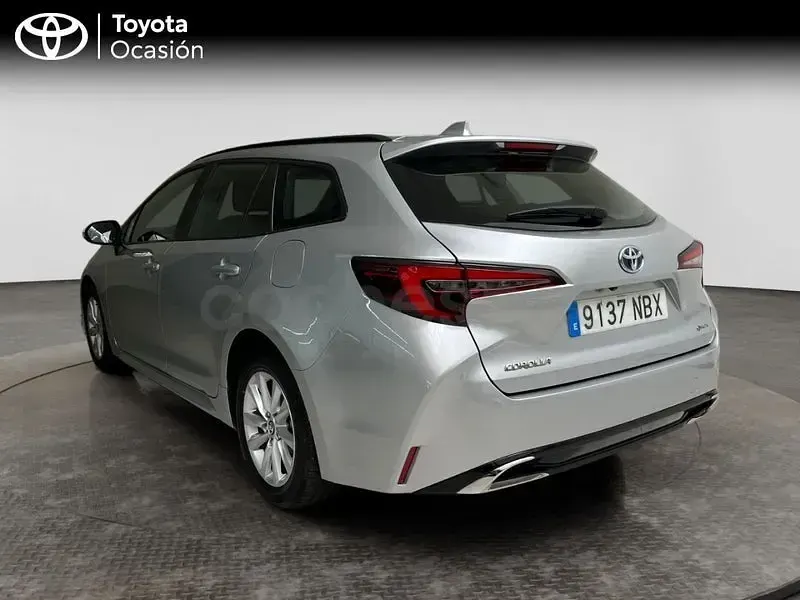 Usado Toyota Corolla Active 140 CV (102 kW) 2025 Gris / plata Familiar
