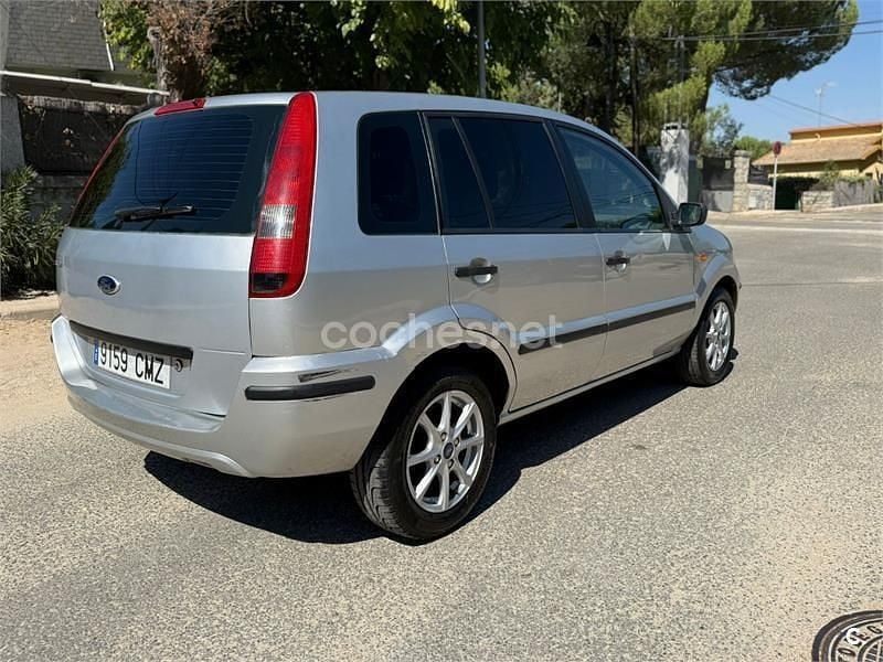 Gris / plata Usado 2003 Ford Fusion Trend Berlina | 2600 € (Un poco caro) - Imagen 1/4
