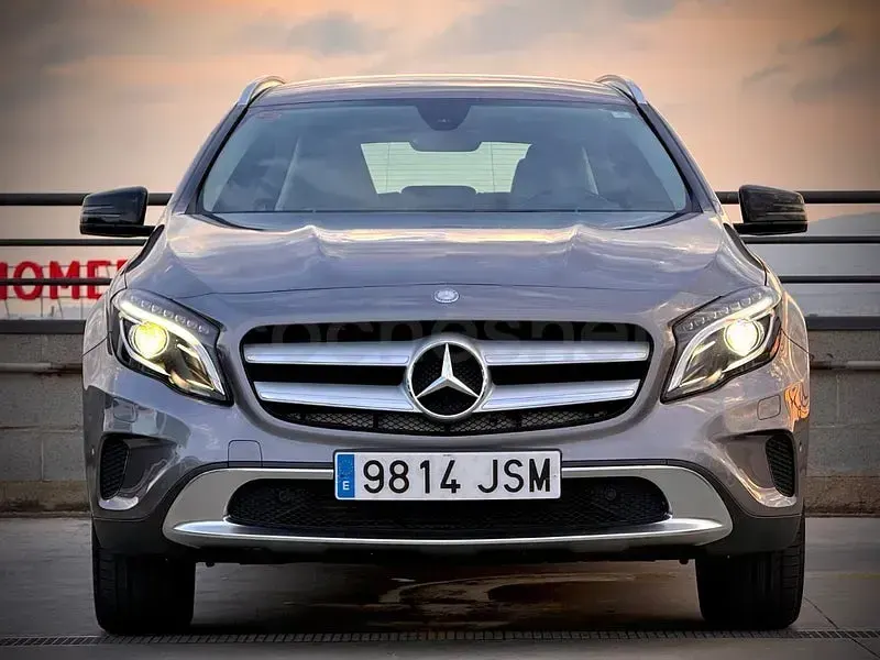 Usado Mercedes GLA200 Style 136 CV (100 kW) 2016 Gris / plata SUV