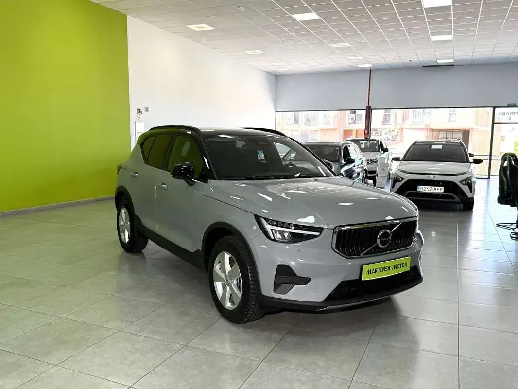 Usado Volvo XC40 163 CV (119 kW) 2024 Gris SUV