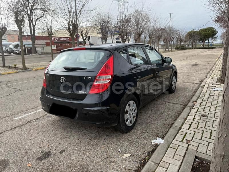 Usado Hyundai i30 Style 115 CV (84 kW) 2008 Negro Berlina
