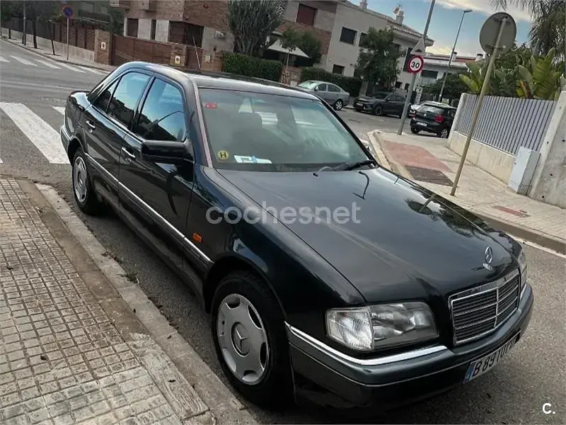 Usado Mercedes C220 Elegance 150 CV (110 kW) 1994 Negro Berlina