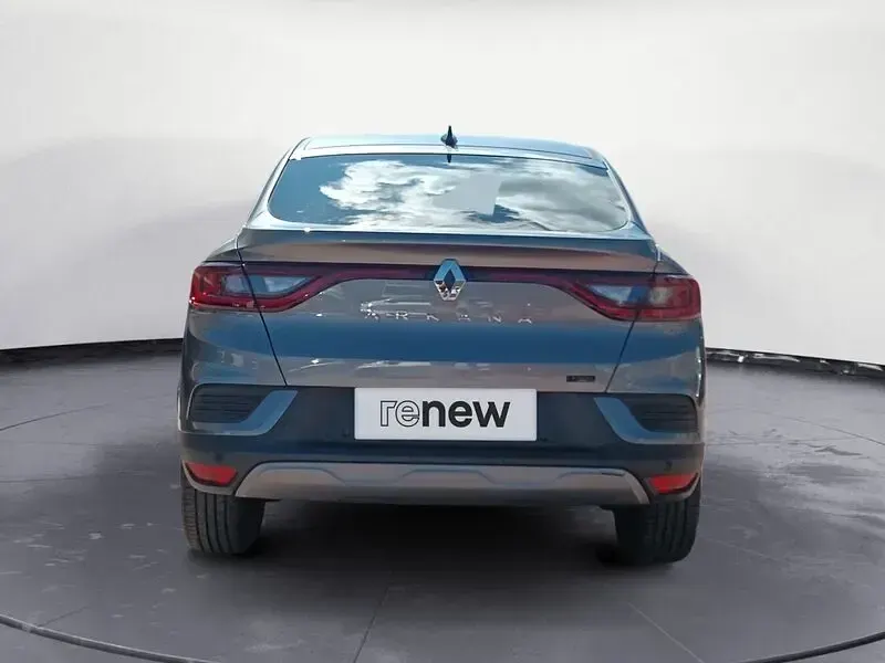 Usado Renault Arkana Techno 145 CV (106 kW) 2023 Gris SUV
