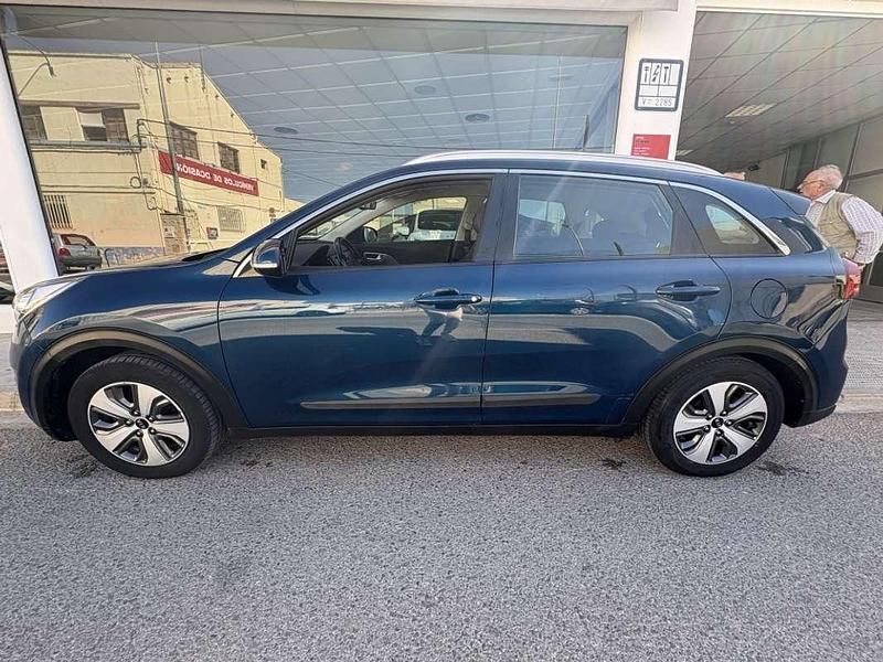 Begagnad Kia Niro 141 HK (103 kW) 2018 Blå SUV