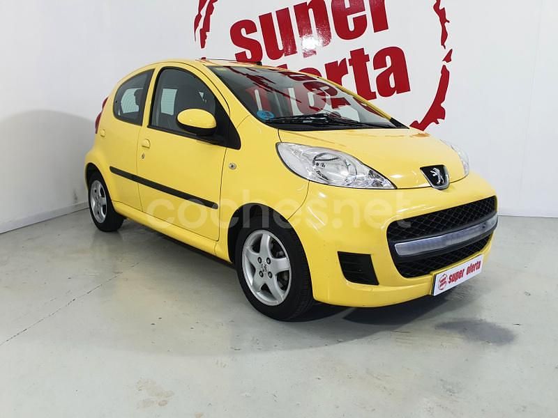 Usado Peugeot 107 68 CV (50 kW) 2010 Amarillo Utilitario