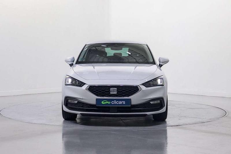 Usado Seat Leon Style 110 CV (80 kW) 2021 Blanco Utilitario