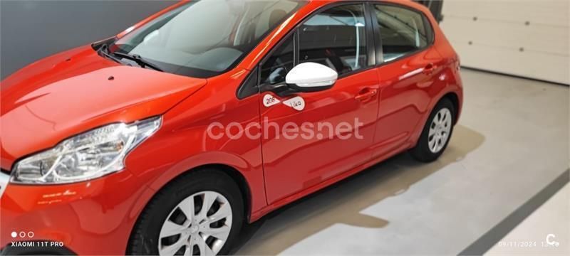 Rojo Usado 2018 Peugeot 208 Utilitario | 8100 € (Buen precio) - Imagen 1/4