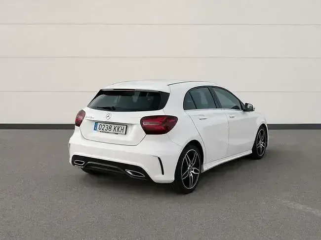Usado Mercedes A200 AMG line 136 CV (100 kW) 2018 Blanco Berlina
