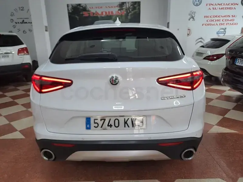 Usado Alfa Romeo Stelvio Executive 160 CV (117 kW) 2019 Blanco SUV