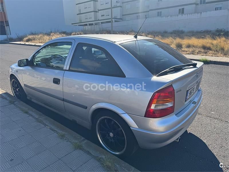 Gris / plata Usado 2002 Opel Astra Club Berlina | 2600 € (Caro) - Imagen 1/4