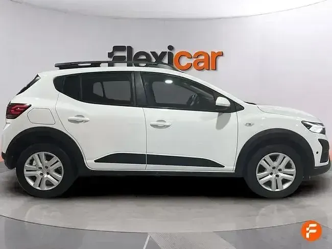 Usado Dacia Sandero Expression 91 CV (66 kW) 2024 Blanco Berlina