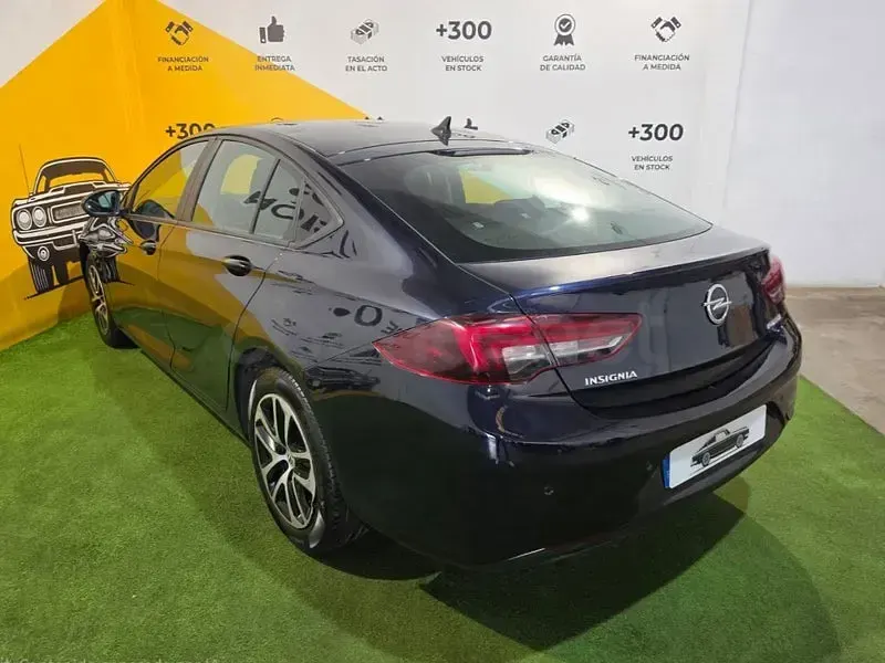 Usado Opel Insignia Selective 136 CV (100 kW) 2018 Azul Berlina