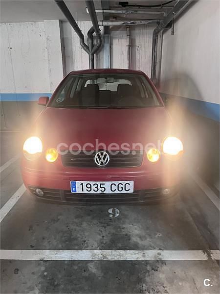 Usado VW Polo Advance 75 CV (55 kW) 2004 Rojo Utilitario