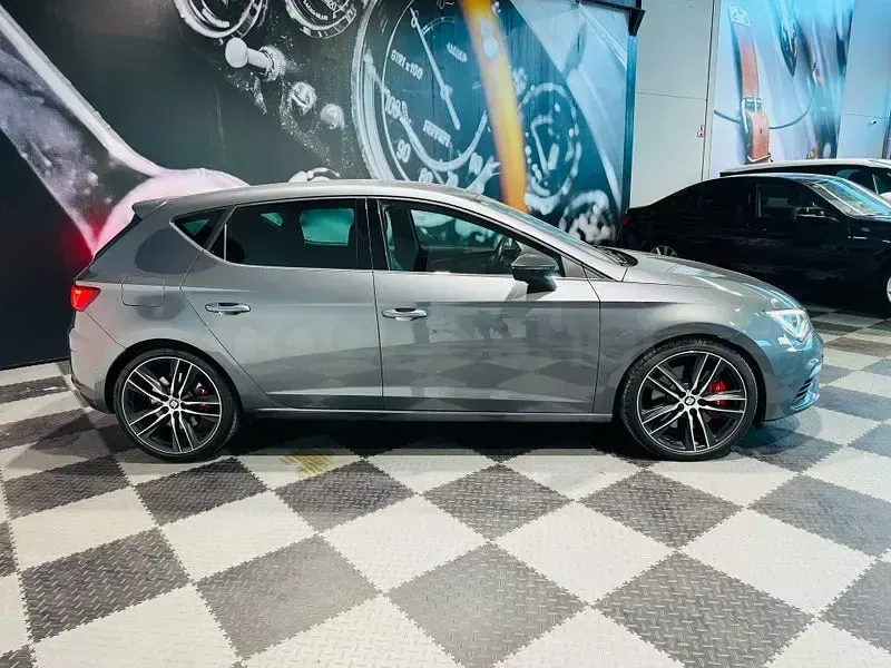 Usado Seat Leon CUPRA 300 CV (220 kW) 2018 Gris / plata Berlina