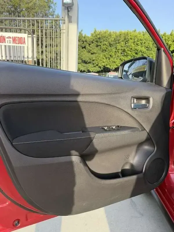 Usado Mitsubishi Space Star 71 CV (52 kW) 2022 Rojo Utilitario