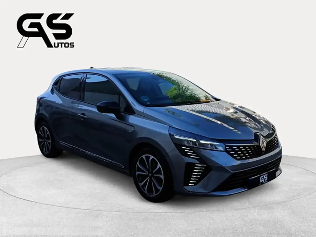 Usado Renault Clio Techno 90 CV (66 kW) 2025 Gris Utilitario