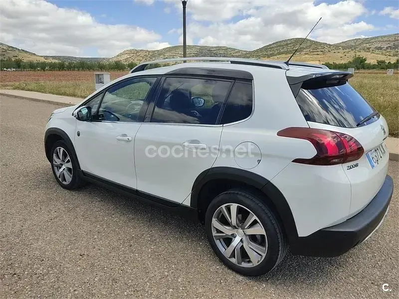 Usado Peugeot 2008 Crossway 120 CV (88 kW) 2018 Blanco SUV