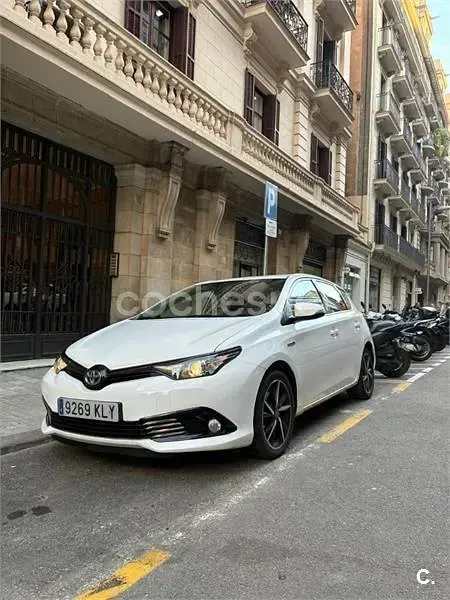 Usado Toyota Auris Hybrid Edition 136 CV (100 kW) 2018 Blanco Berlina