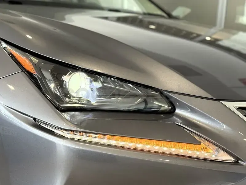 Usado Lexus NX300h Business Edition 197 CV (144 kW) 2018 Gris / plata SUV