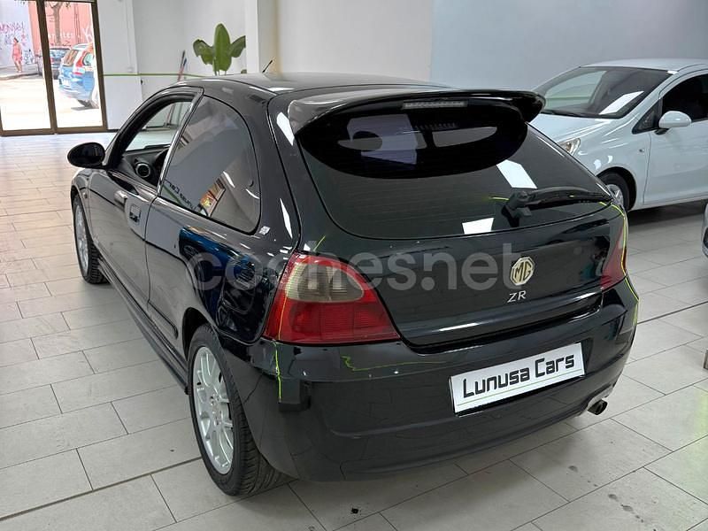 Usado MG ZR 103 CV (75 kW) 2005 Negro Utilitario