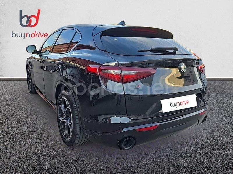 Usado Alfa Romeo Stelvio Veloce 210 CV (154 kW) 2021 Gris / plata SUV