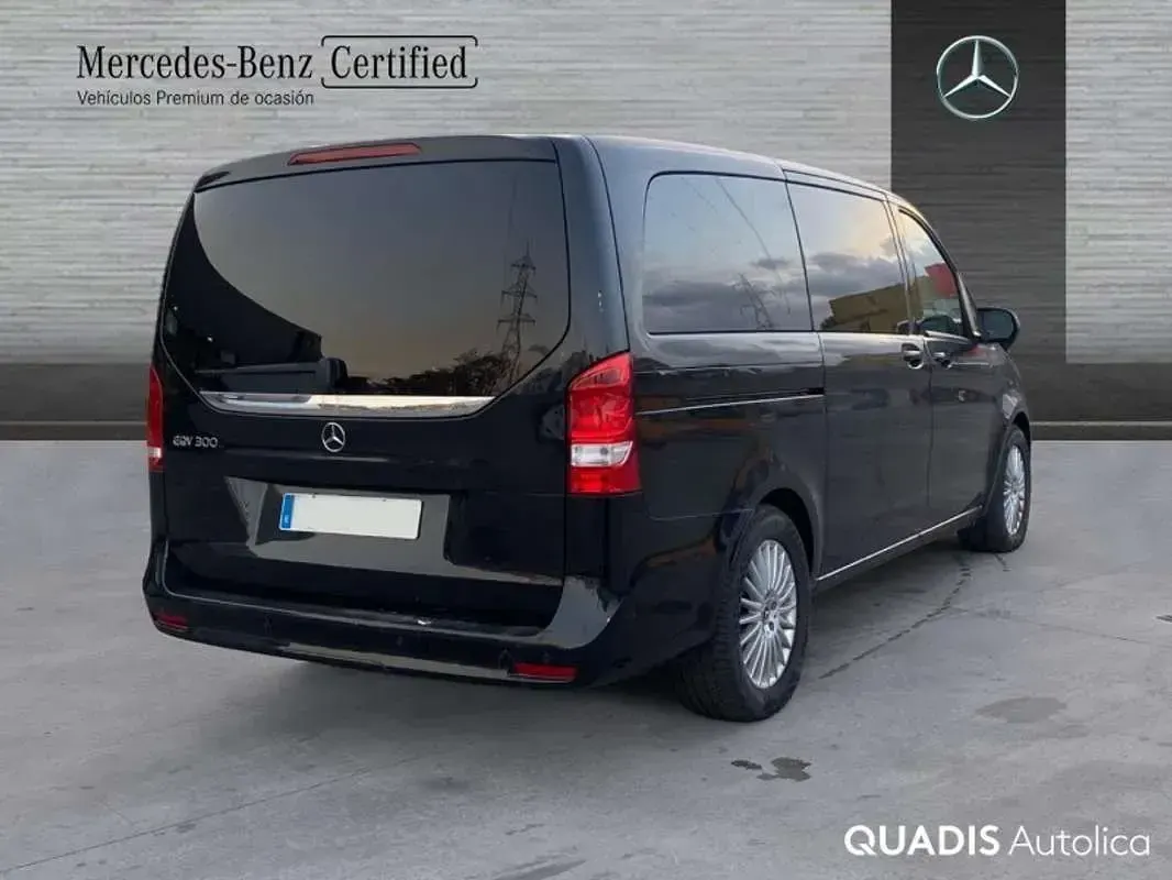 Usado Mercedes EQV300 150 kW (204 CV) 2024 Negro Monovolumen