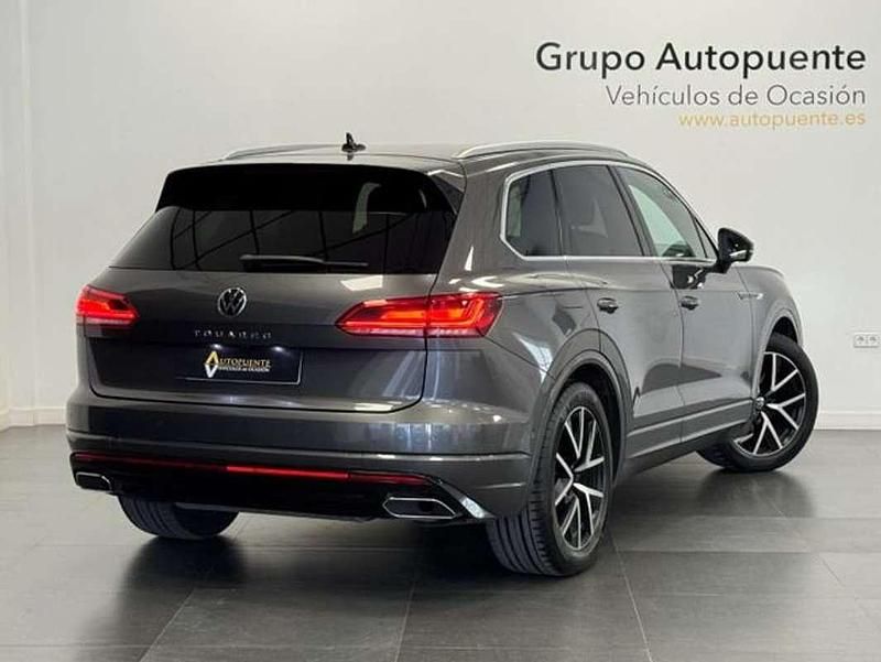 Usado VW Touareg Elegance 286 CV (210 kW) 2022 Gris SUV