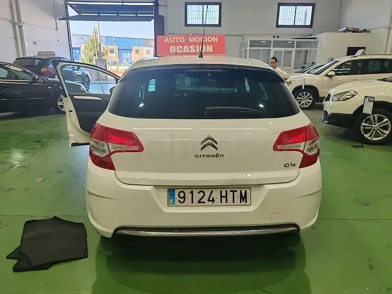 Usado Citroën C4 92 CV (67 kW) 2013 Blanco Berlina