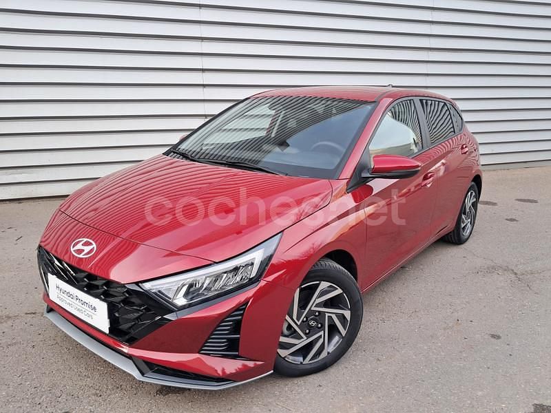 Dragon red Nuevo 2025 Hyundai i20 Berlina | 19.500 € (Precio justo) - Imagen 1/4