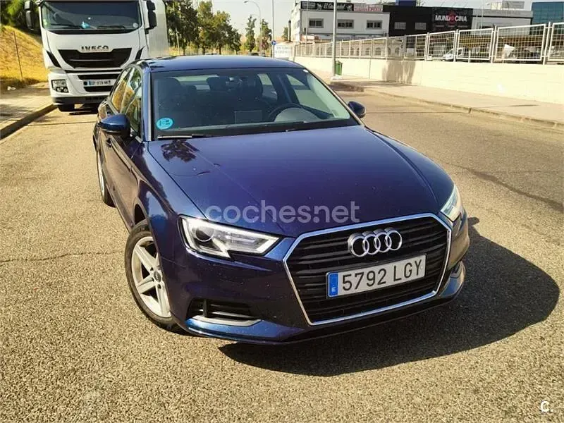 Usado Audi A3 Design 116 CV (85 kW) 2020 Azul Berlina
