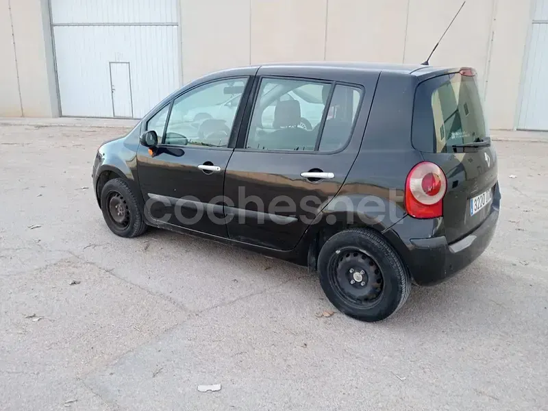 Usado Renault Modus Dynamique 85 CV (62 kW) 2005 Negro Monovolumen