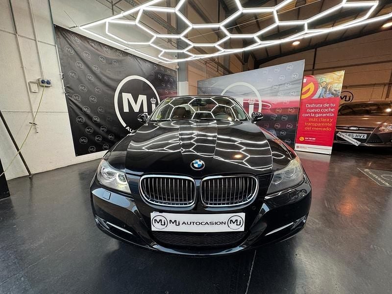 Usado BMW 318 Sport Line 143 CV (105 kW) 2011 Negro Berlina